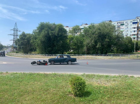 В Сызрани пенсионер на «Жигулях» влетел в байкера