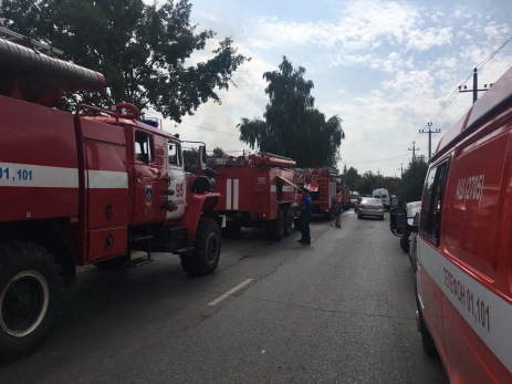 В Сызрани горящий жилой дом тушили до полуночи: потребовалась помощь медиков