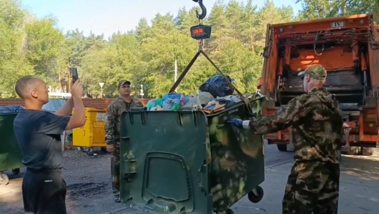 Коммунальщики Сызрани массово взвешивают контейнеры с мусором. Лишние килограммы обернутся деньгами