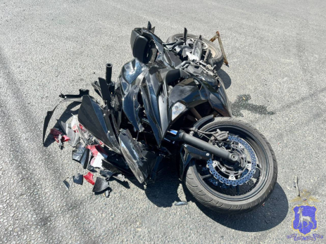 Молодая пара после удара слетела с мотоцикла: очевидцы вызвали скорую