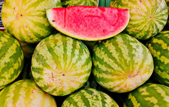 Не смотрите на хвостик: Роскачество раскрыло секрет выбора хорошего арбуза с одного взгляда