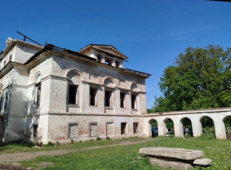 В Усолье загорелась знаменитая графская усадьба