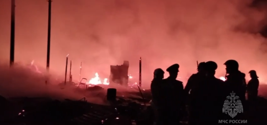 В Самарской области сгорели сразу шесть домов - видео