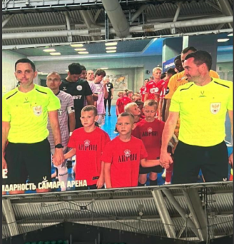 Московский «Спартак» на битву с «Акроном» вывели сызранские мальчишки - смотрим видео