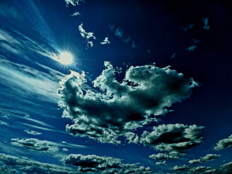 На Солнце произошла серия направленных к Земле гигантских взрывов