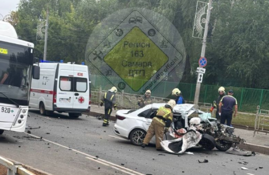 От удара двигатель разлетелся на куски: страшное ДТП в Самарской области