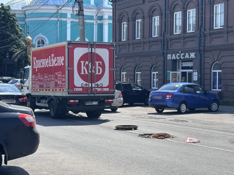 Грузовик с алкоголем едва не провалился под землю около сызранского храма