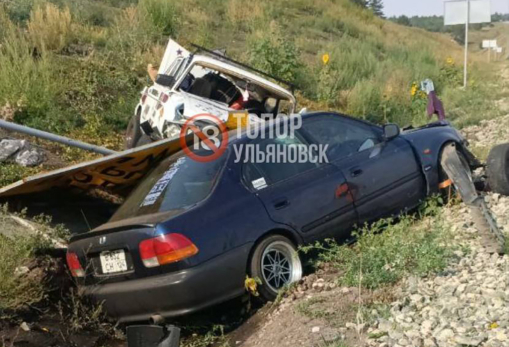 Куча мала из машин: под Сызранью разбились расписные «Жигули» - видео