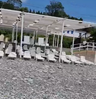 Отдых туристов на пляжах Сочи прервал вой сирен: на юге страны сбиты 10 беспилотников