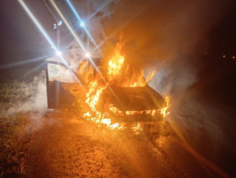 Жуткое зрелище: в Самарской области на ходу вспыхнула Приора с людьми в салоне