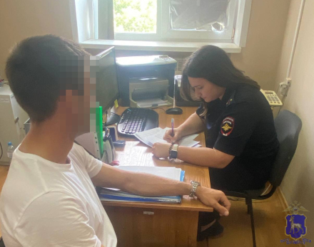 Двери не заперты, ключ в замке зажигания: пьяный парень взял чужую машину покататься и улетел в кювет