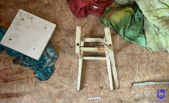 Труп обнаружила мать: мужчина получил от друга табуретом по голове, проводил его и умер