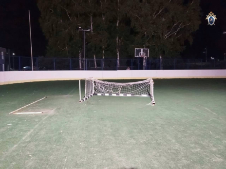 СК обнародовал фото с места гибели убитого футбольными воротами мальчика