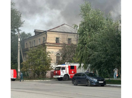 Черный дым над городом: в Сызрани ликвидируют возгорание в районе драмтеатра