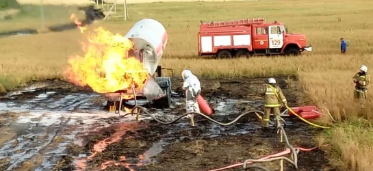 Был риск взрыва: в Самарской области на нефтяном месторождении вспыхнул пожар - видео