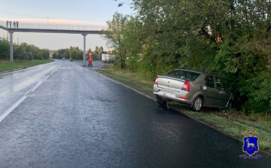 Разбился дедушка на Логане: во время бури машины в Сызрани бились одна за другой
