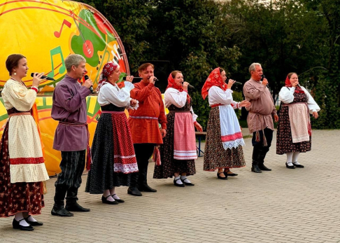 «Живая вода» отлично разогрела сызранцев на концерте под открытым небом