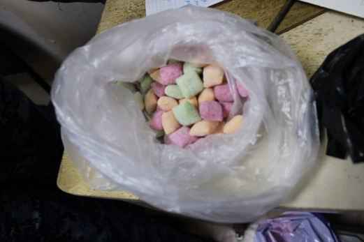 Дунькина гадость: в популярных карамельках-подушечках обнаружили наркотики