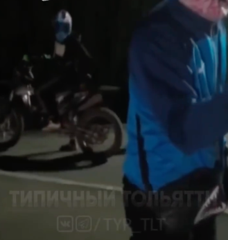 В Самарской области скуф с кувалдой попросил зумеров идти домой и получил по лицу