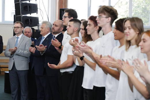 Губернатор Самарской области Вячеслав Федорищев спел гимн со студентами - видео