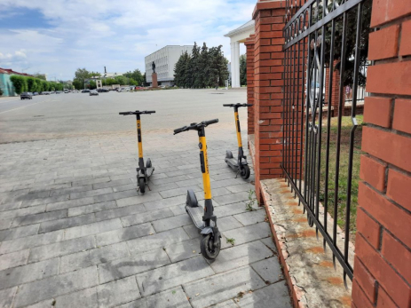 Не передать словами, что я испытала: рули электросамокатов начали мазать фекалиями