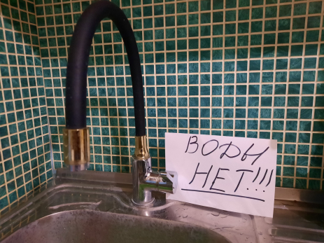 Тысячи жителей Сызрани вторые сутки остаются без воды - в больницы, детсады и школы ее возят бойлеры