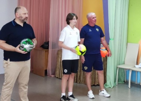 Дебютировавшая в сборной России Полина Липатова приехала в сызранский детдом