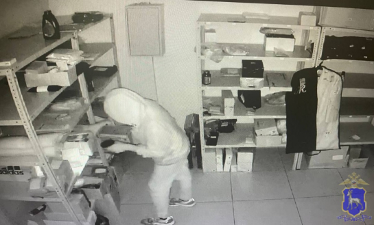 Повар залез в ПВЗ и украл женское белье чтобы расплатиться за такси