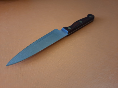 Женщина с перерезанным горлом отказалась от претензий к неадеквату с ножом