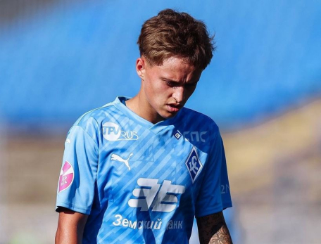 Футболистка «Крыльев Советов» неожиданно рухнула на поле и попала в реанимацию