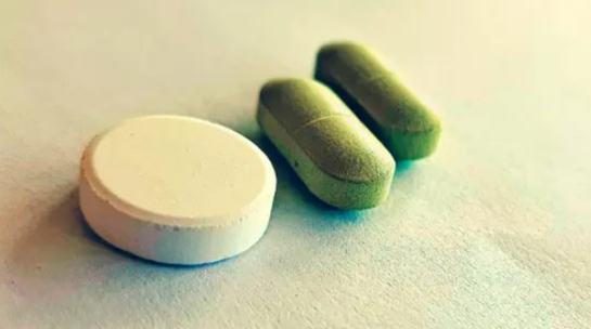 Доктор Мясников назвал популярное лекарство самым опасным в стране