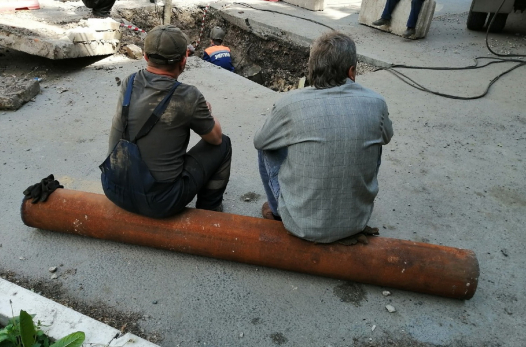 В платежки включались расходы на отдых и дорогие авто: пора вернуть ЖКХ из частных вороватых рук государству