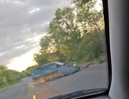 Раньше теряли колеса, теперь теряют машины: ЧП на улице Мира в Сызрани