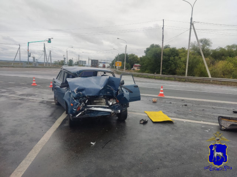 На трассе М-5 под Сызранью фура торговой сети влетела в «Жигули» с женщиной за рулём