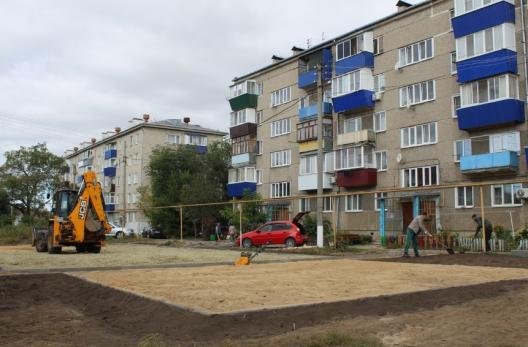 В сызранском дворе вместо старых сараев и пней появятся «Крестики-нолики» и особые диваны