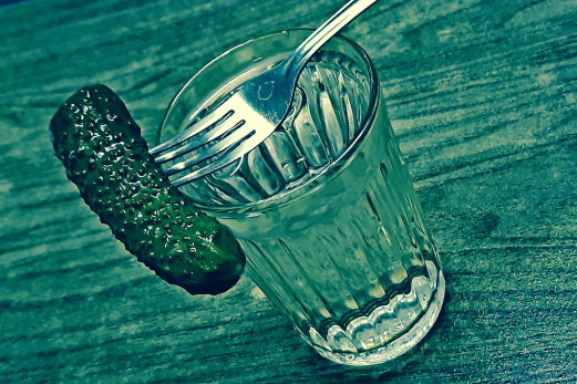 День граненого стакана - почем они сейчас, кто покупает и пьет из легендарной посуды времен СССР