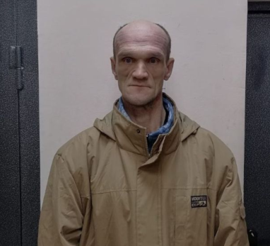 Это крайне опасный человек! Жестокий педофил сбежал из-под ареста