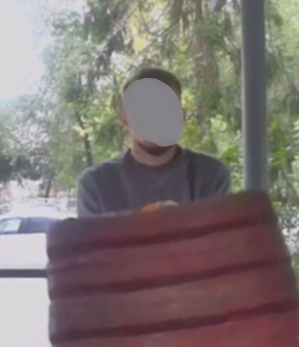 Героя уже ищут: неизвестный утром сломал шлагбаум, изуродовал машину и перевернул мотоциклы - видео