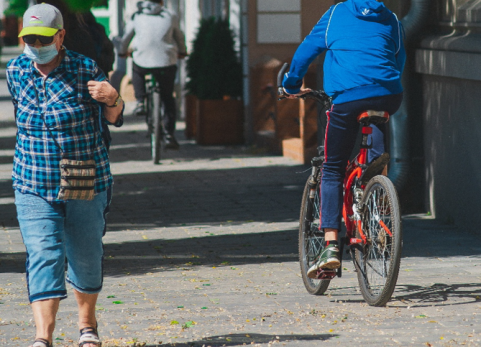 Это уже настоящая эпидемия! Россиян просят избегать скопления людей