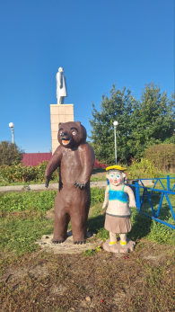 Потрепанные жизнью: скульптуры Маши и Медведя взорвали соцсети и мгновенно стали объектом насмешек