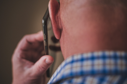 Случилась беда, срочно перезвони! Зачем россиянам массово шлют сообщения и оставляют номера