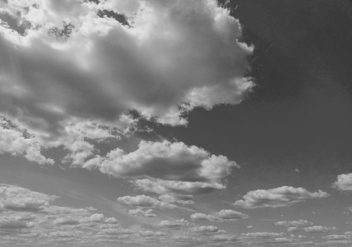 Лежит в белом саване, ребенок совсем: мама выпавшей с шестого этажа школьницы опубликовала пронзительное послание