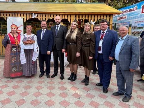 Строев привез продукты на Поволжскую агропромышленную выставку