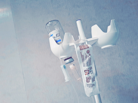 Не повезет тем, кто допивает бульон: врач предупредила о смертельной опасности бич-пакетов