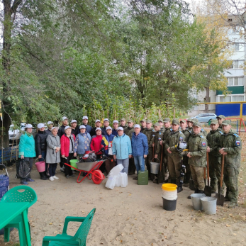 Военный городок Сызрани обновили липой. Традицию решили не нарушать