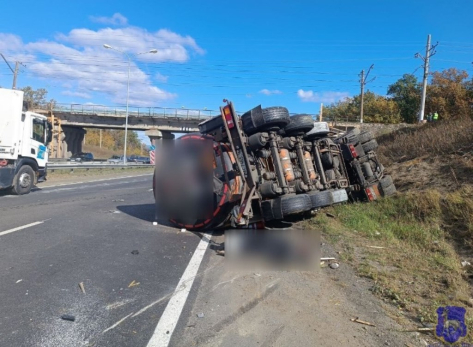 Один погиб сразу: в Самарской области бензовоз снес рабочих, наносящих разметку