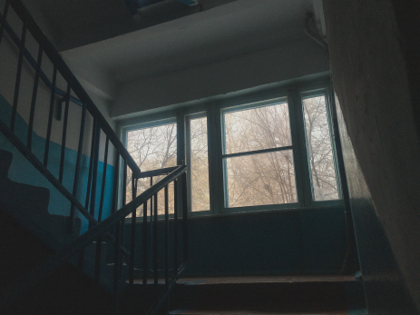 В окна прилетают пули: в Сызрани неизвестный стрелок обстреливает многоэтажки