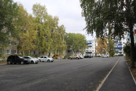 Новые тротуары и парковки: жителям Заусиновского района Сызрани основательно преобразили дворы