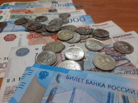 Выплаты по 5 тысяч рублей, массовое отключение интернета и продовольственные сертификаты для бедных: важное к этому часу