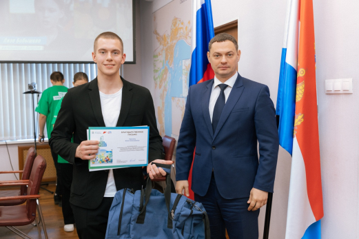 В мэрии Сызрани высадился десант с «Тяжмаша»: ребята ушли не с пустыми руками